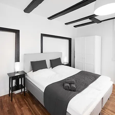 Charming 2-bed In Center